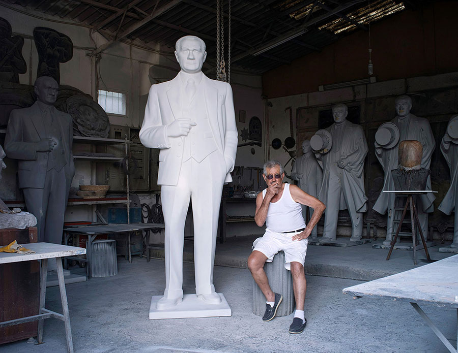 Â©Julien Chatelin 2018Inci Heykelcilik, 78 years old is a sculptor specialized in the representation of Mustapha Kemal Ataturk. Despite the demand, he refuses to make sculptures of Erdogan who betrays the principals of the Turkish republic.